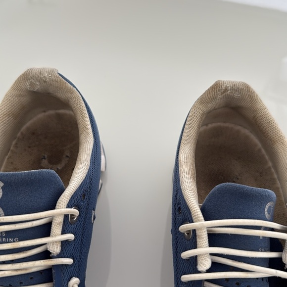 On Cloud 5 Blue & White Size 7.5 - Picture 3 of 7